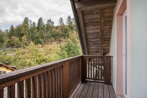 Property grounds - Apartment 'Giongo Residence Aparthotel 201' with Mountain View, Shared Terrace and Wi-Fi (Lavarone)