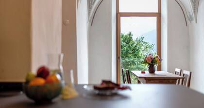 Apartment 'Ansitz Baumannhof 1818' with Mountain View, Shared Garden and Wi-Fi