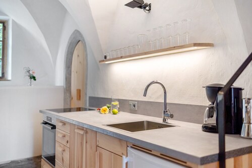 Ferienwohnung 'Ansitz Baumannhof Gotik' mit Bergblick, Gemeinschaftsgarten und WLAN