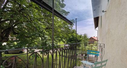 Apartamento 'Ansitz Baumannhof Erker Suite' con vistas a la montaña, jardín compartido y Wi-Fi