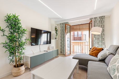 TV. Apartment "Andalucía Centro" with Balcony & Wi-Fi