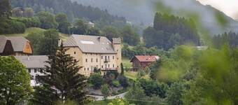 Appartamento 'Ansitz Baumannhof Mitte' con vista sulle montagne, giardino comune e Wi-Fi