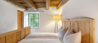 Apartment 'Ansitz Baumannhof Mitte' with Mountain View, Shared Garden & Wi-Fi