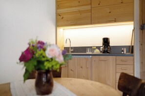 Dining - Holiday Apartment 'Ansitz Baumannhof Mitte' with Mountain View, Shared Garden and Wi-Fi (Pfalzen)