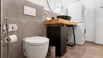 Dusche, Haartrockner, HandtĂŒcher