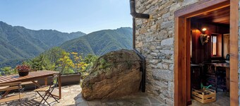 Chalet 'La Libellula' with Mountain View and Shared Terrace