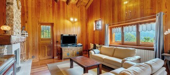 Chalet 'La Libellula' with Mountain View and Shared Terrace