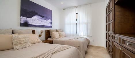 3 bedrooms, desk, iron/ironing board, WiFi