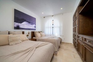 3 Schlafzimmer, Schreibtisch, Bügeleisen/Bügelbrett, WLAN