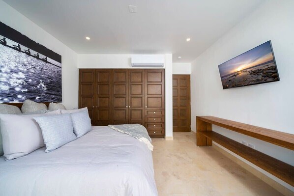 3 habitaciones, escritorio, tabla de planchar con plancha y wifi