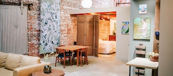 Pet Friendly 2BR Loft by MHM Luxury Properties