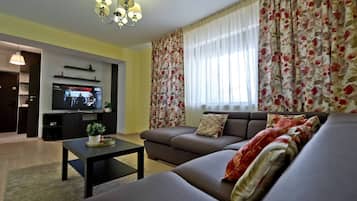 Apartment, 1 Bedroom, Garden View | Living area | Books