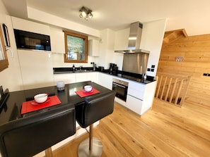 Fridge, microwave, oven, dishwasher - Bright apartment for 6 with view and parking (Les Gets)