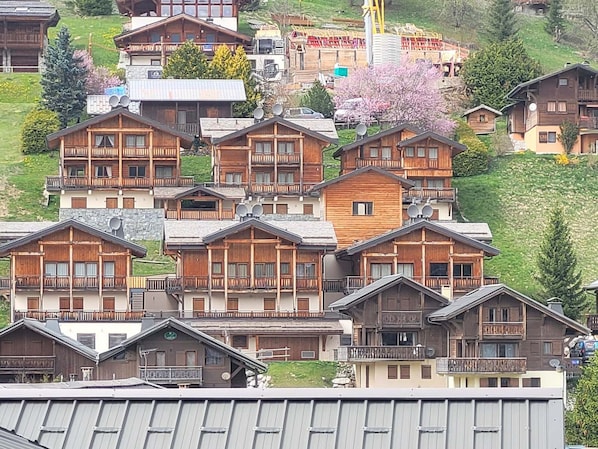 Exterior - Bright apartment for 6 with view and parking (Les Gets)