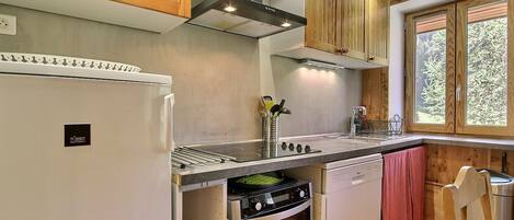 Fridge, oven, dishwasher