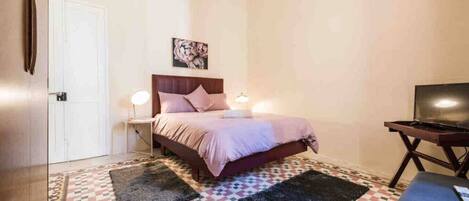 1 habitación, tabla de planchar con plancha, wifi gratis y ropa de cama