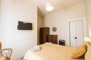 1 bedroom, iron/ironing board, free WiFi, bed sheets
