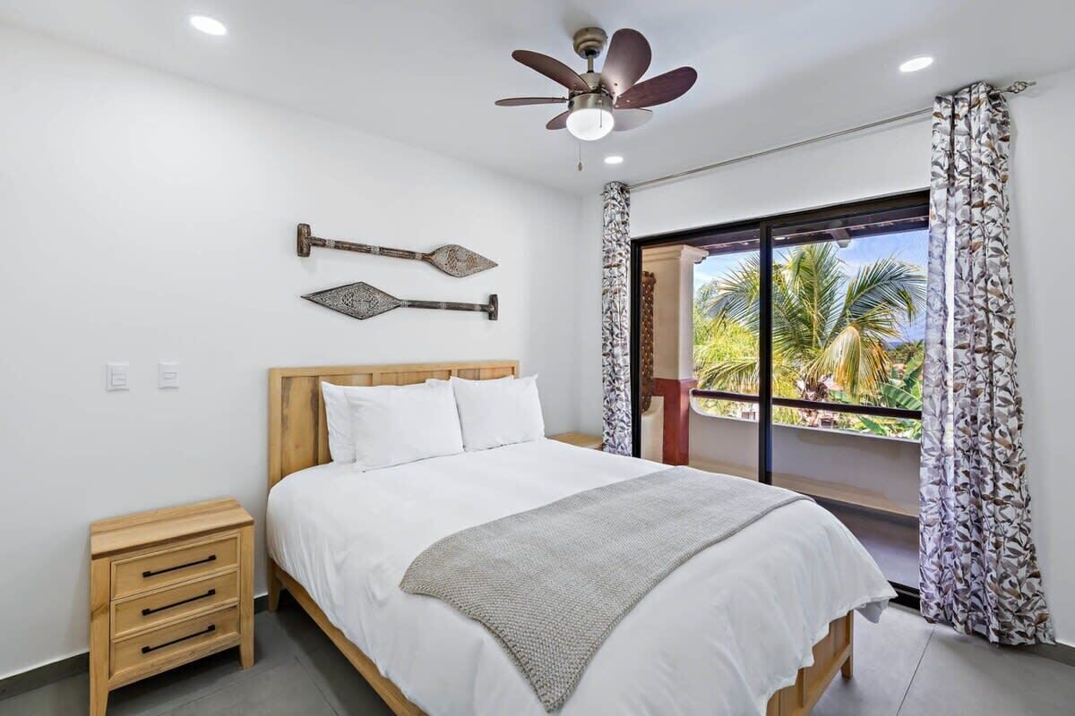 2 bedrooms, desk, iron/ironing board, WiFi