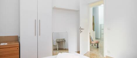 Basic-Apartment | 2 Schlafzimmer, Schreibtisch, kostenloses WLAN, Bettwäsche