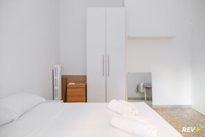 Basic-Apartment | 2 Schlafzimmer, Schreibtisch, kostenloses WLAN, Bettwäsche