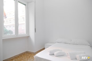 Basic-Apartment | 2 Schlafzimmer, Schreibtisch, kostenloses WLAN, Bettwäsche