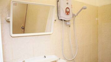 Superior Single Room | Bathroom | Shower, rainfall showerhead, slippers, towels