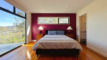 4 bedrooms, desk, iron/ironing board, travel cot