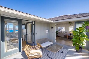 Terrace/patio - Blue Water View Condo in Prime Coastal Locale (La Jolla)