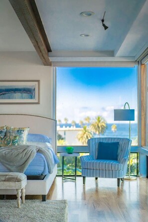 1 bedroom, iron/ironing board, WiFi, bed sheets - Oceanfront Studio in Heart of La Jolla Cove (La Jolla)