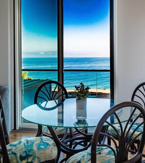 Dining - Oceanfront Studio in Heart of La Jolla Cove (La Jolla)