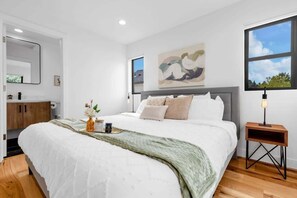 2 bedrooms, desk, travel cot, WiFi