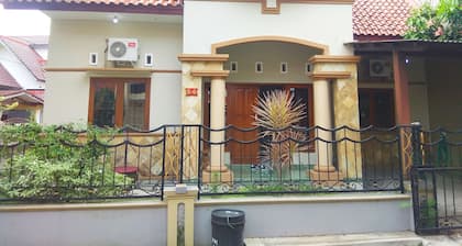 Pesona Mentari Homestay by FH Stay