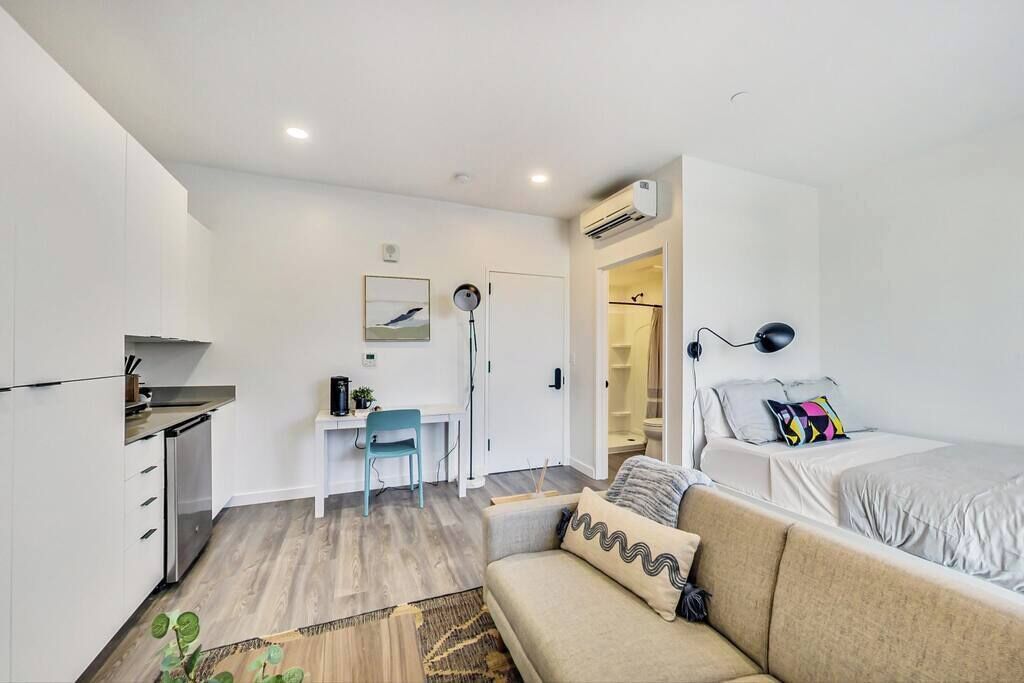 Brand New Stylish Studio Suite Near Downtown!