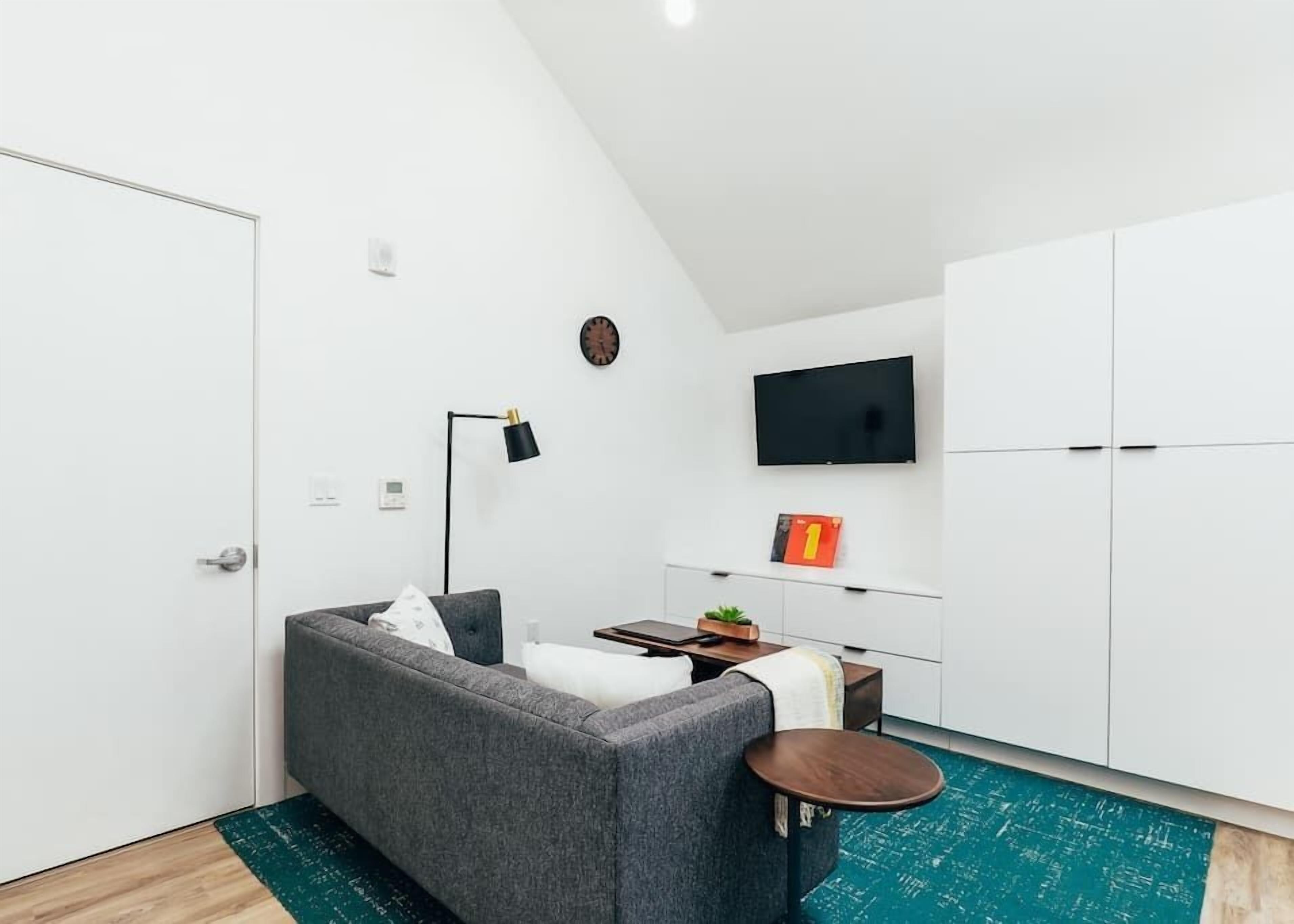Luxury Apt in West Oakland - Near Downtown