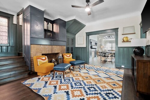 Unwind in Style: Spacious 7BR near Downtown & Forest Park