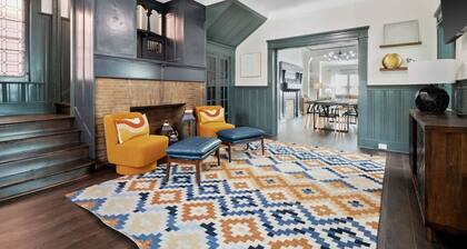 Unwind in Style: Spacious 7BR near Downtown & Forest Park