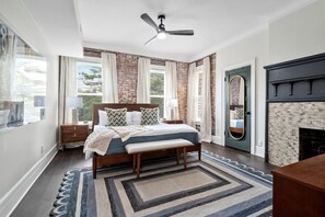 Unclassified image, 3 of 49, button - Unwind in Style: Spacious 7BR near Downtown & Forest Park (St. Louis)