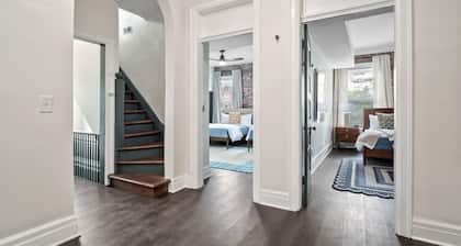 Unwind in Style: Spacious 7BR near Downtown & Forest Park