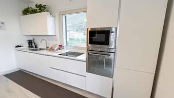 Ferienhaus | Eigene Küche | Kühlschrank, Mikrowelle, Ofen, Herdplatte