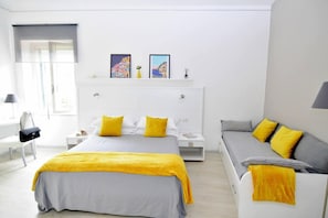 3 bedrooms, iron/ironing board, free WiFi, bed sheets - Lovely 3-bed House in Sorrento for Families (Sant'Agnello)
