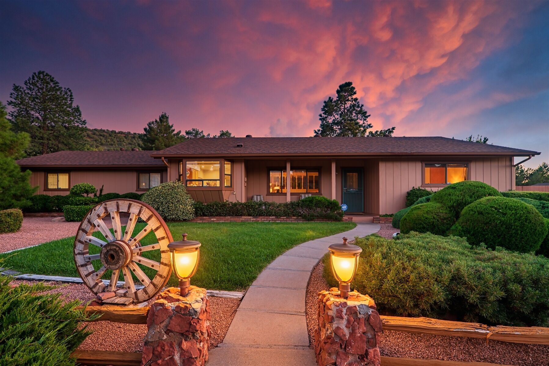 Beautiful Views! Great Location in West Sedona! Pet Friendly! Monthly Rental!