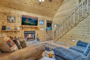 TV, fireplace, video games - Red Oak Ridge- Close to Dollywood, Secluded, Theater Room, $560 FREE tickets! (Sevierville)