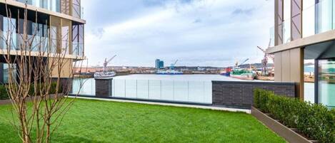 المنطقة المحيطة بالمنشأة