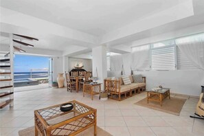 Smart-tv, bordfodbold, stereoanlæg