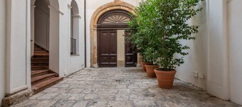 Torremuzza Apartment with Private Courtyard by Wonderful Italy