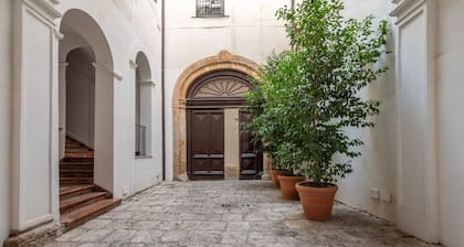 Torremuzza Apartment with Private Courtyard by Wonderful Italy