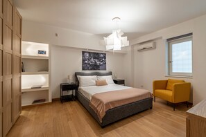 4 bedrooms, iron/ironing board, free WiFi, bed sheets