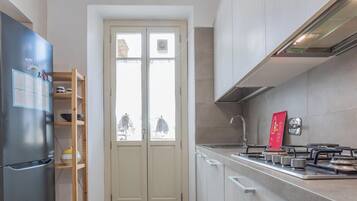 Réfrigérateur, micro-ondes, four, lave-vaisselle