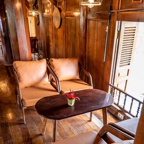 Minibar, desk, soundproofing, iron/ironing board - Hòa Nam Hotel (Hanoi)