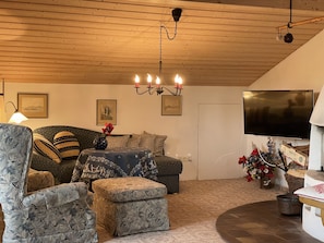 Smart-TV, Kamin, Stereoanlage